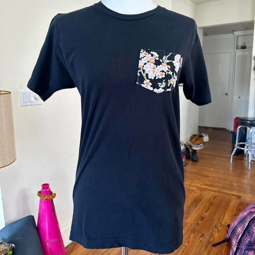Black Serengetee floral pocket t shirt